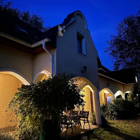 Tulipanos Haz * Velence